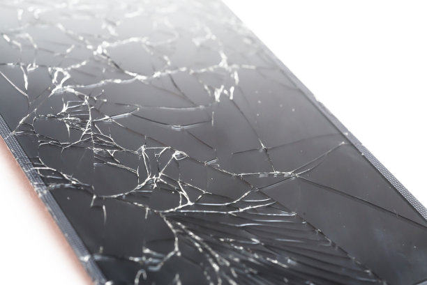 手机智能手机破碎玻璃液晶触摸屏上的白色背景。图片下载