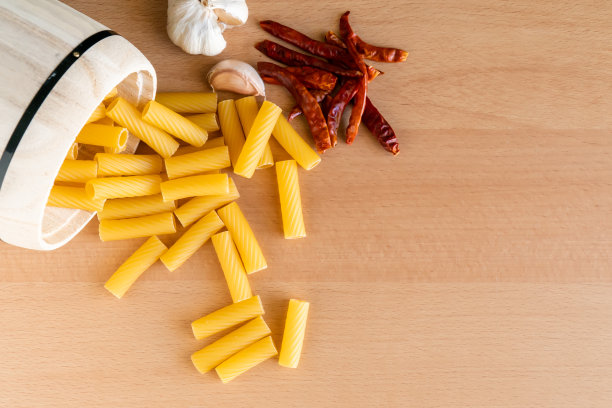 自制的意大利食品，有机全麦素食意大利面，健康餐图片下载