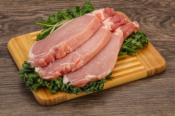 烹饪用的生猪肉排图片下载