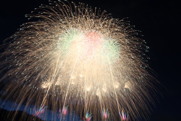 2018 新美烟花图片下载