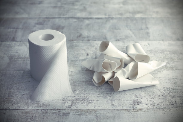 短缺和卫生纸图片下载