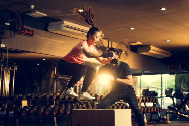 私人教练练习用跳的箱子图片下载