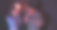 年轻的亚洲有吸引力的音乐家一起在现代录音棚录制新歌快乐歌唱。两个年轻人一起工作的新音乐专辑在工作室的黑暗背景。图片下载