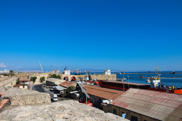 法玛古斯塔要塞、船只、道路、通往地中海的要塞大门。塞浦路斯。图片下载