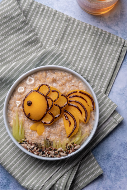 孩子早餐燕麦粥配水果图片下载