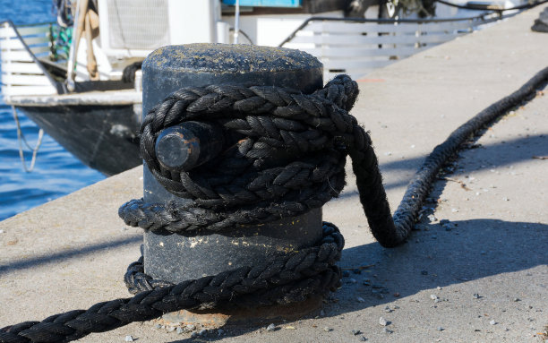 港口系泊船舶用元件。图片下载