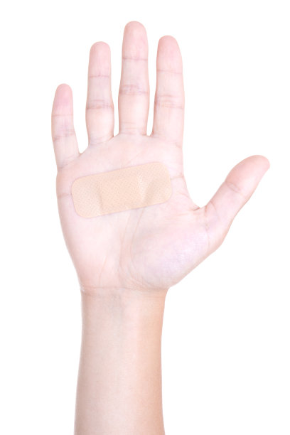 男性手掌特写，医用贴片孤立于白色图片下载