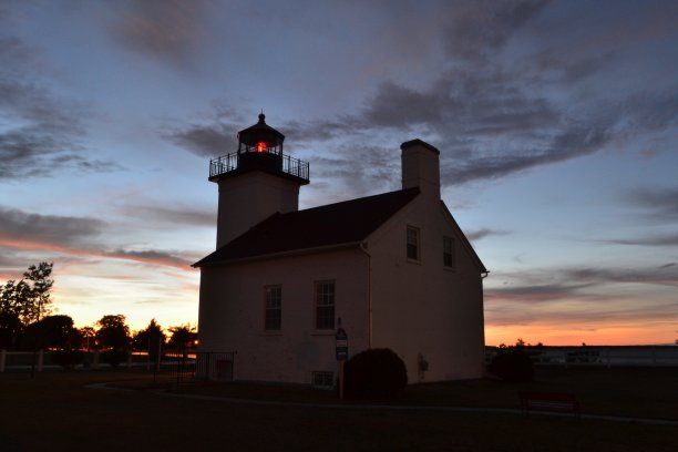 埃斯卡纳巴黄昏密歇根沙点灯塔图片下载