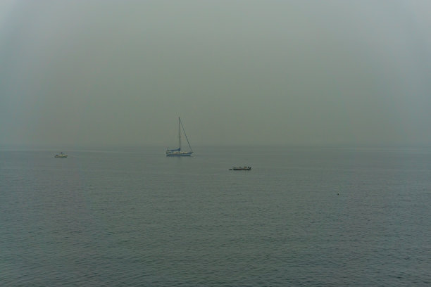 烟雾和船图片下载