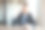 生意人在办公室里进行视频通话的截图图片下载