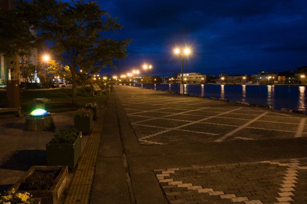 钏路市晚上的河床公园图片下载