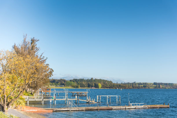 在美丽的自然景观瓦纳卡和箭镇镇最受欢迎的旅游目的地在新西兰南岛图片下载
