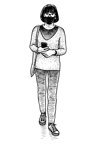 不经意的城市女人戴着面具，带着智能手机走在街上图片下载