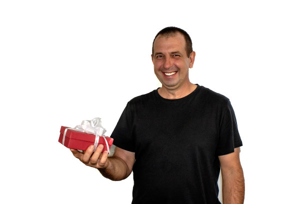 男人带着礼物孤立在白色背景下，父亲节图片下载
