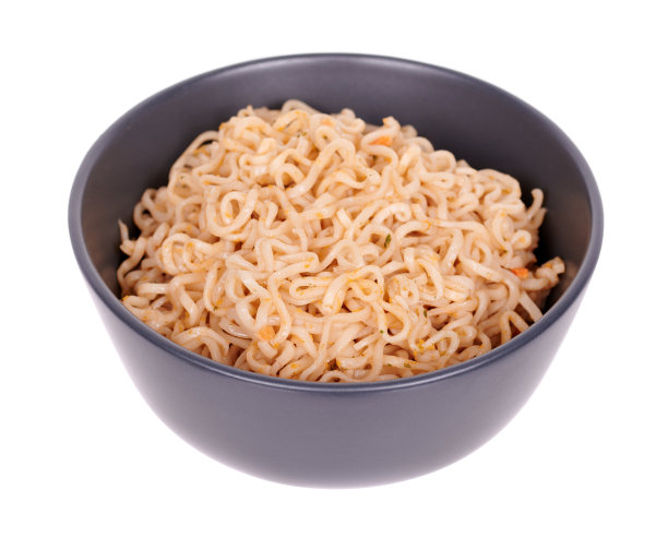 黑色碗中的亚洲方便面，孤立在白色背景上。图片下载