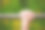 孩子的手紧紧抓住一根棍子的特写图片下载