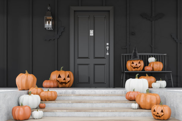 在黑色房子的楼梯上雕刻南瓜图片下载