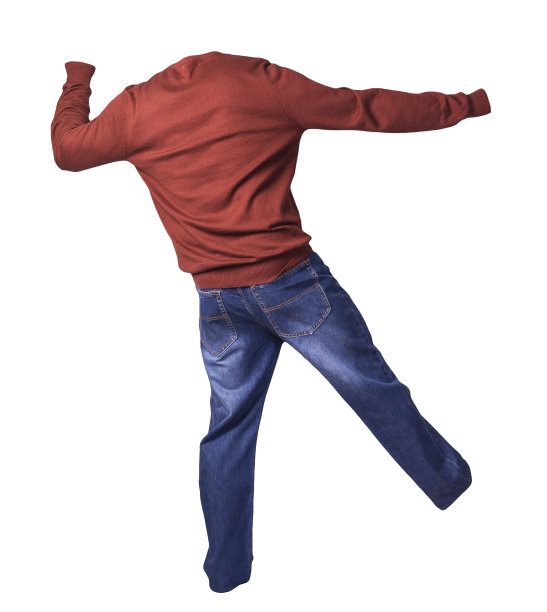 白色背景下的男士毛衣和牛仔裤。休闲装图片下载