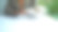 一名女建筑师拿着设计图纸在建筑房子模型上工作图片下载