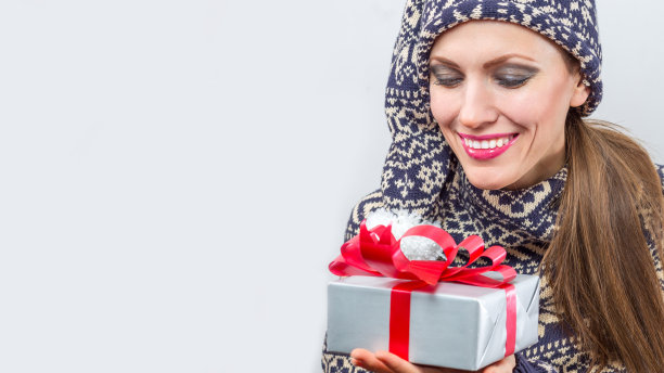 快乐的女人穿着精灵的衣服，被隔离在白色之上图片下载