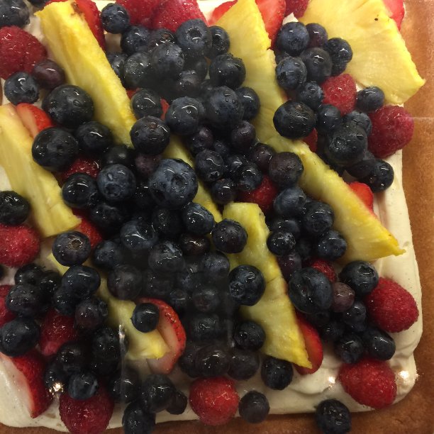 黑莓、草莓和菠萝图片下载