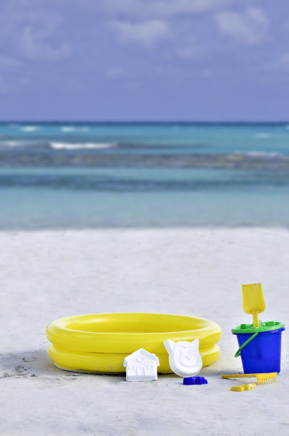 桶，铲子和水池图片下载