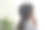 年轻女子用无线耳机听音乐图片下载