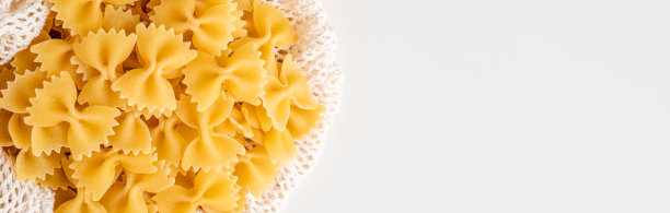 自制的意大利食品，有机全麦素食意大利面，健康的一餐图片下载