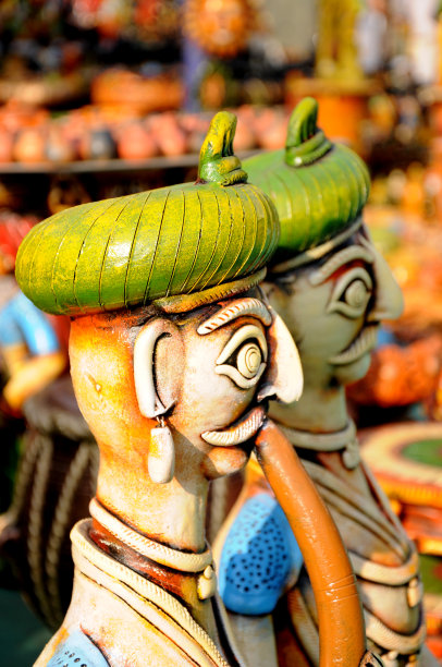 手工传统粘土装饰、彩陶装饰、手工传统粘土装饰玩具在印度市场图片下载