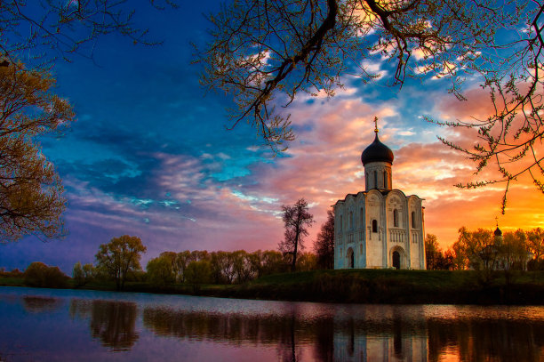 纳尔河畔的代祷教堂。弗拉基米尔地区，俄罗斯图片下载