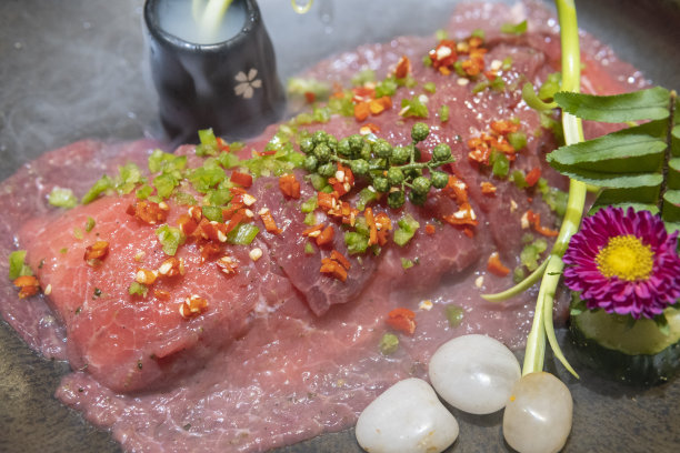 特写辛辣的火锅菜香辣牛肉素材图片