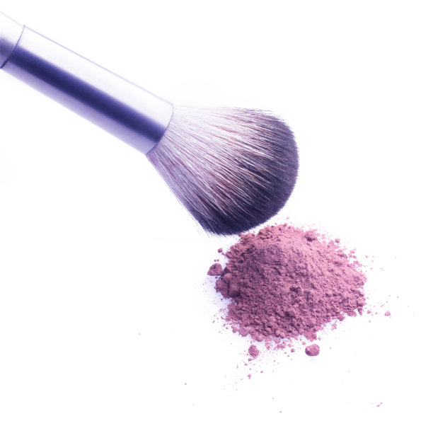 刷和化妆粉在白色的背景图片下载