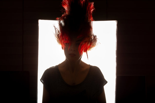 红头发女人图片下载