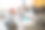 一名男学生在演讲中举手提问图片下载