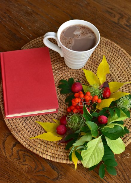 温暖的秋天饮料准备喝和享受凉爽的秋天下午图片下载