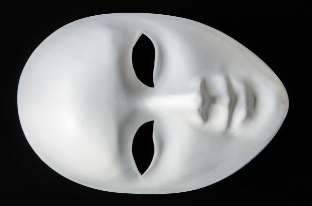 黑色背景上的白色遮罩图片下载