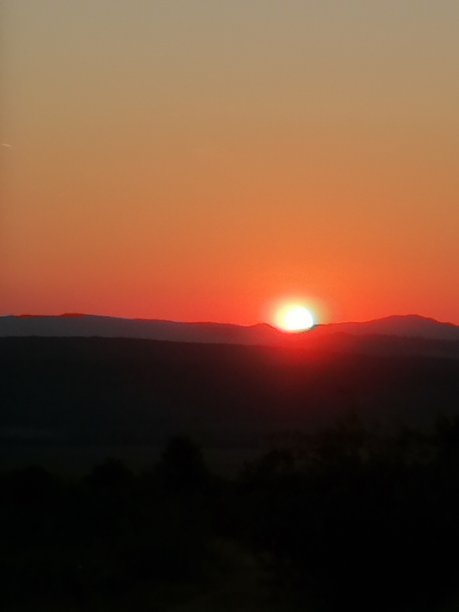 山顶上的日落图片下载