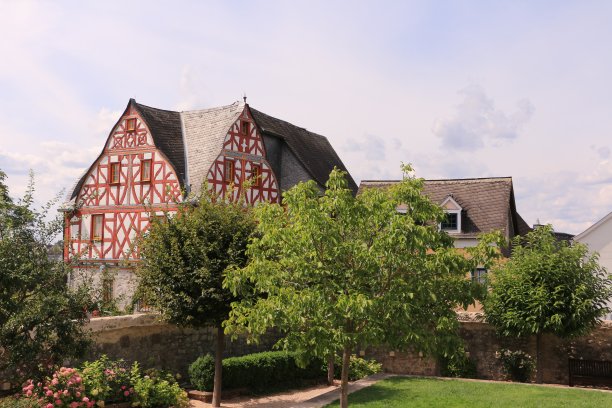 林堡和兰德中心的历史建筑图片下载