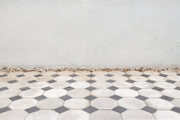 空房间，大理石瓷砖地板，鹅卵石和白色的墙壁背景素材图片