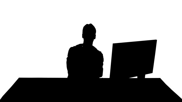 自信的玩家双手交叉望着镜头图片下载