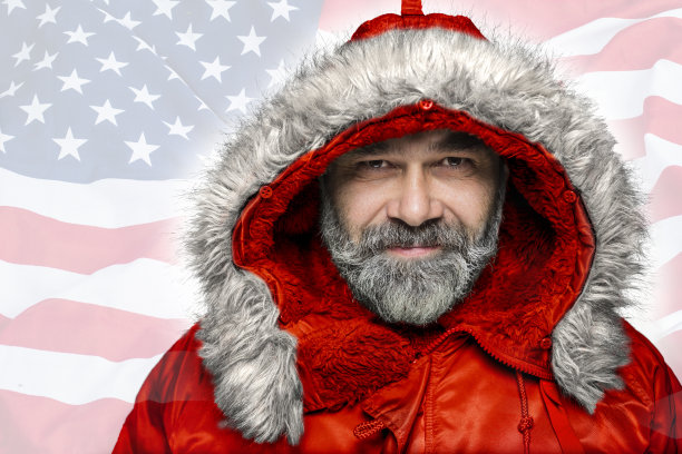 可爱的现代不寻常的男人穿着红色的外套作为圣诞老人图片下载