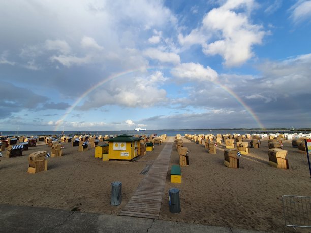 波罗的海上空的彩虹图片下载