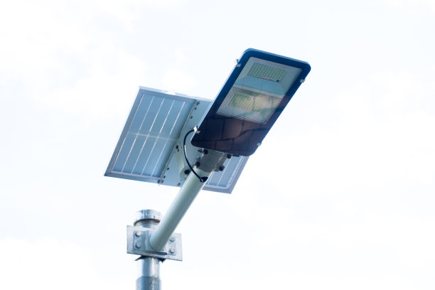 公园里的太阳能照明。图片下载