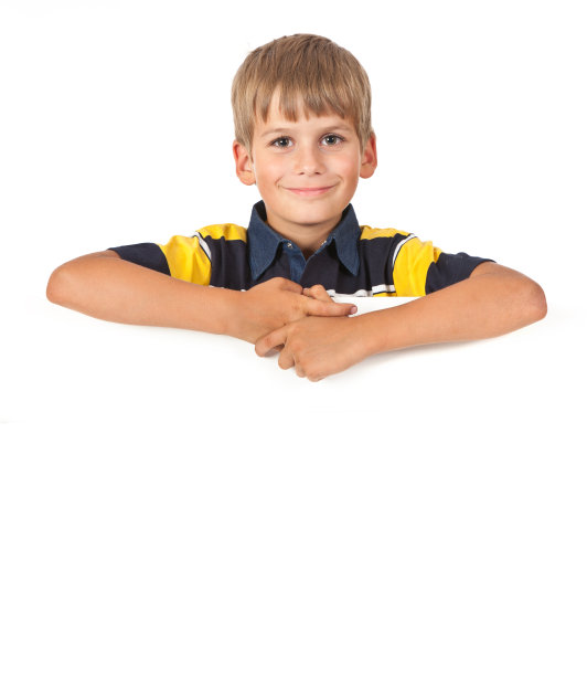 拿着横幅的男孩图片下载