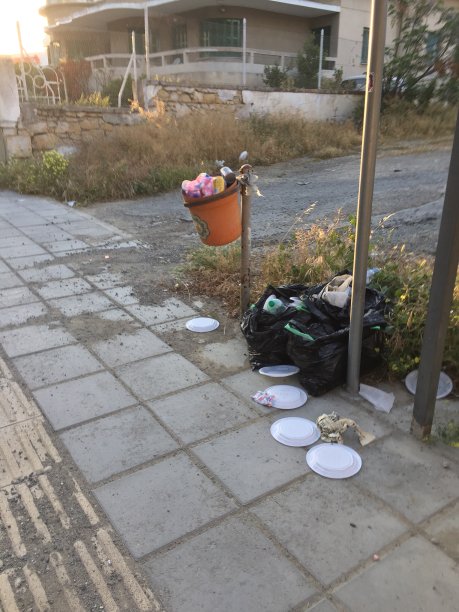 街上的垃圾图片下载