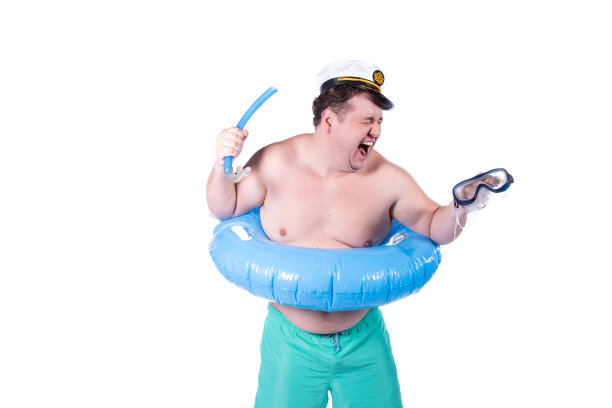 在海上度假。有趣的胖子。图片下载
