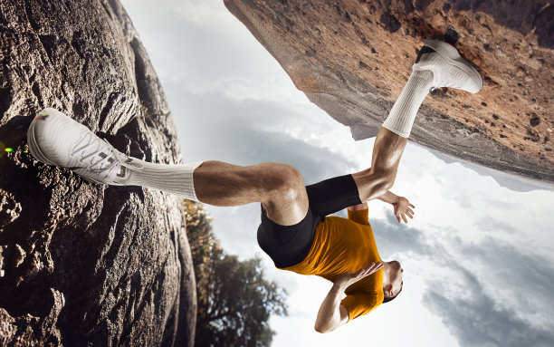 活跃的职业运动员跑步，慢跑，从一个星球到另一个星球。真正的动力。广角视图。图片下载