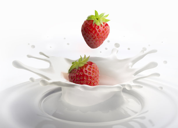 草莓牛奶飞溅图片下载
