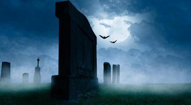 幽灵般的万圣节背景墓地的夜晚图片下载