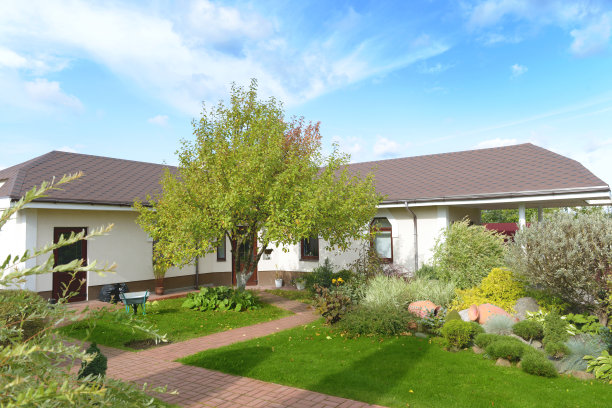 美丽的乡村别墅和花园图片下载